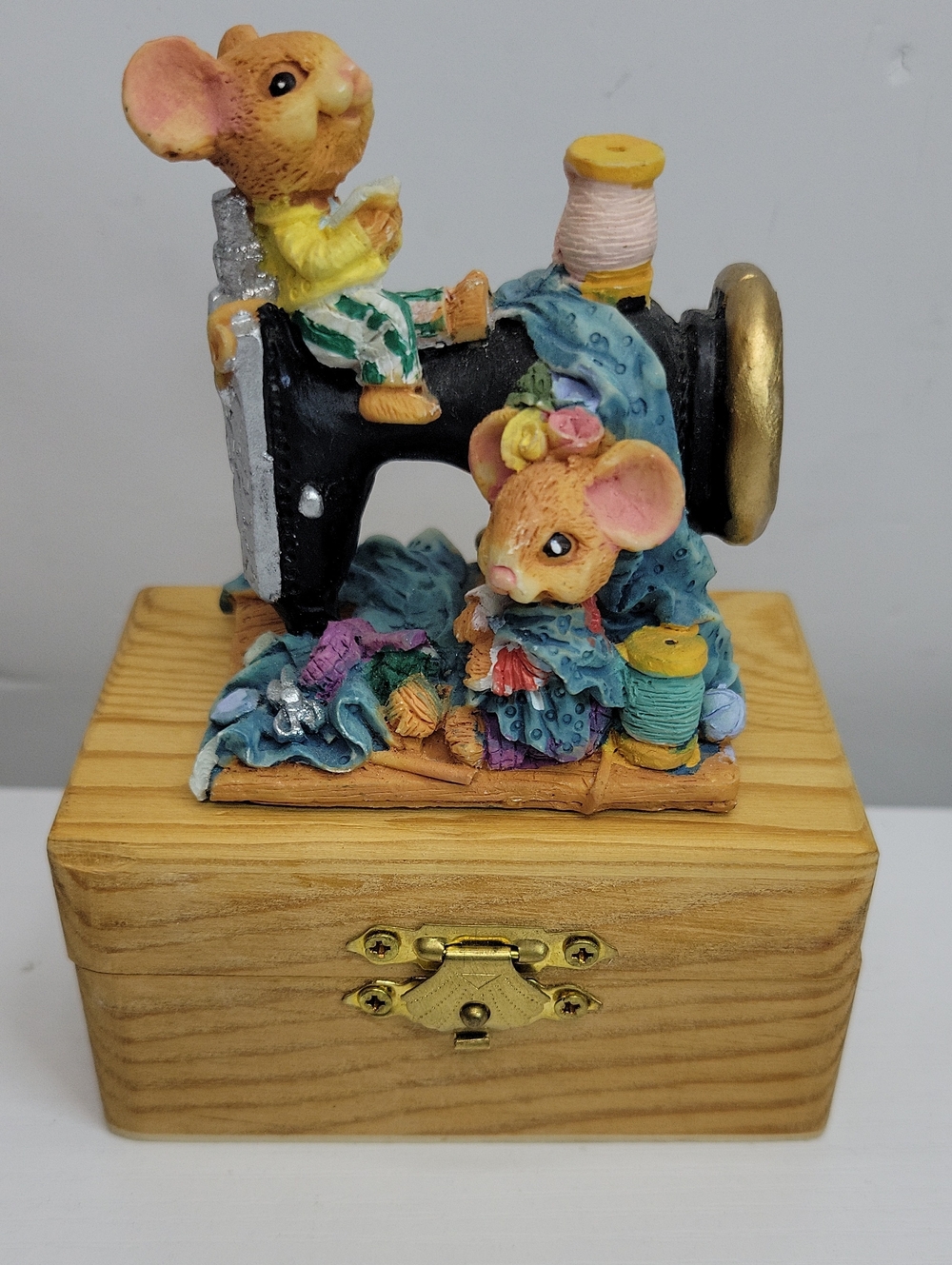 Wooden Box Filled With Sz9-10 Rings - Picture 3 of 3